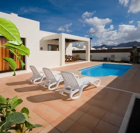 Ereza Buganvillas * Playa Blanca