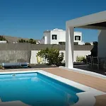 Ereza Buganvillas Vila *